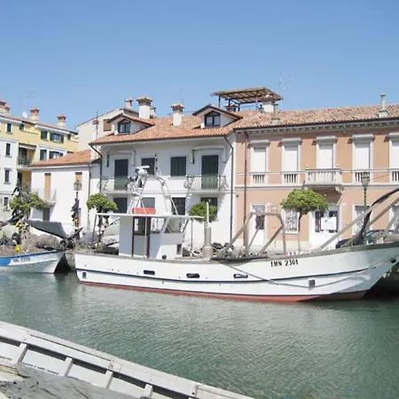 Eleonora Apartment